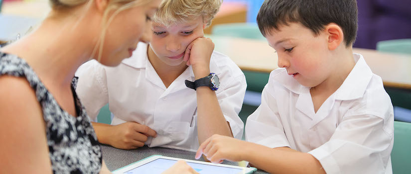 “students-on-ipad-at-desk-in-classroom“